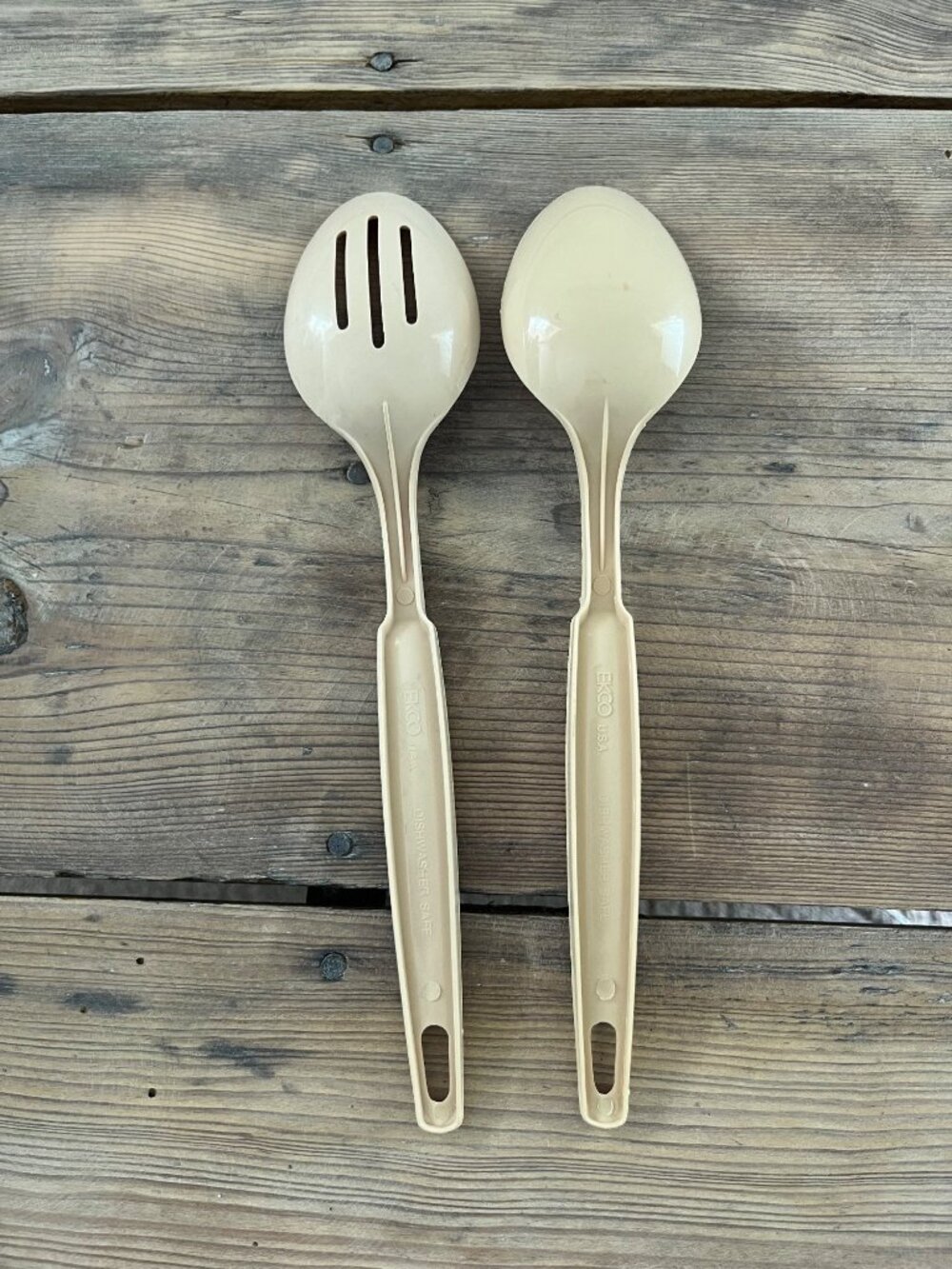 VTG 80s Ekco Serving Spoons Set of 2 Slotted/No slotted Almond Nylon Plastic - Picture 2 of 4